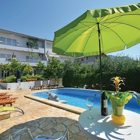 1 Bedroom Nice Apartment In Kastel Sucurac Kastela Dış mekan fotoğraf