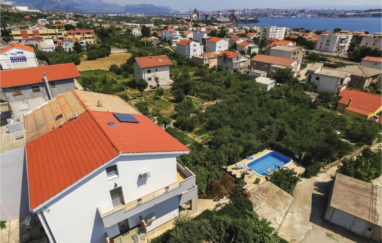 1 Bedroom Nice Apartment In Kastel Sucurac Kastela Dış mekan fotoğraf