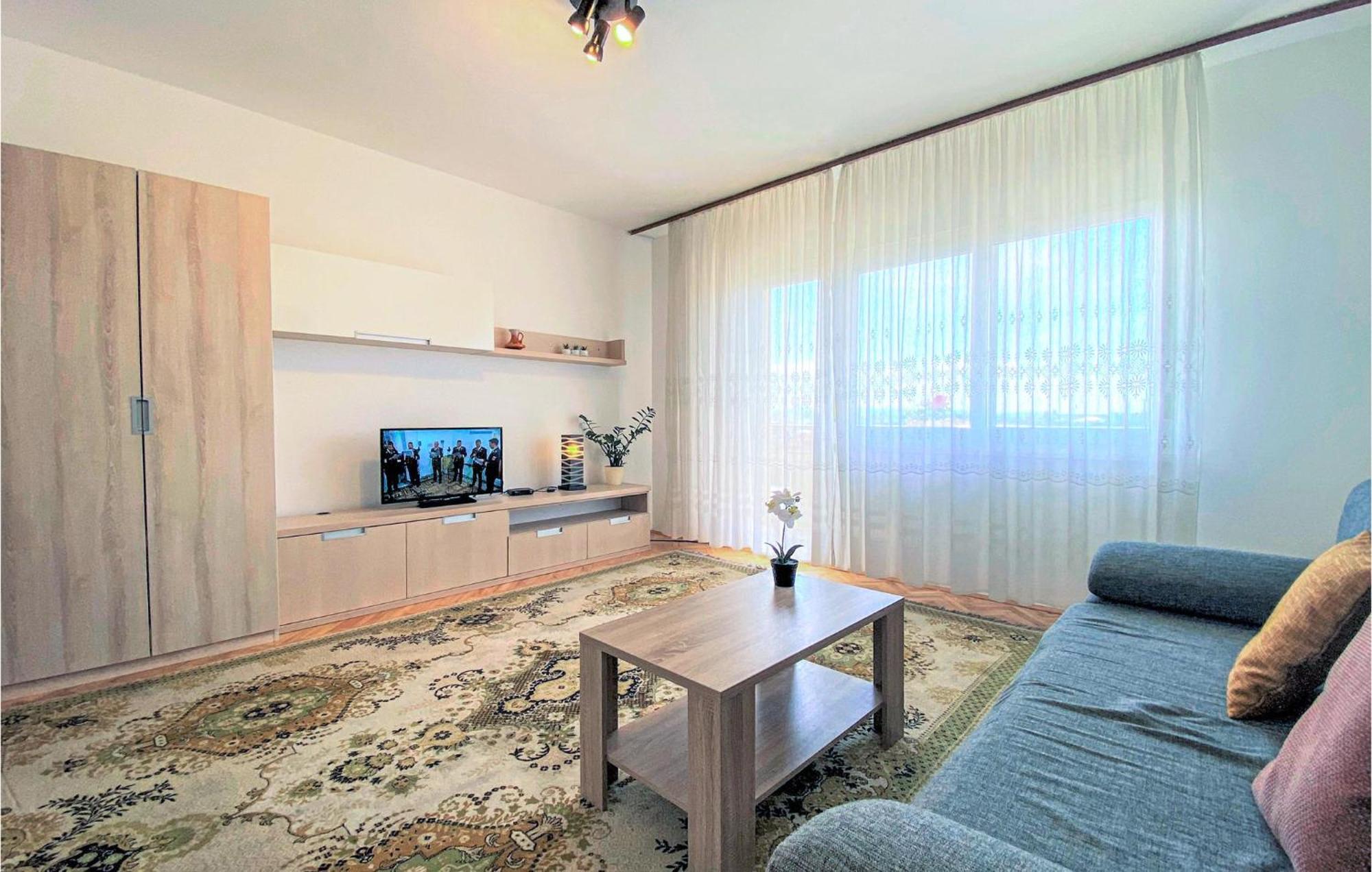 1 Bedroom Nice Apartment In Kastel Sucurac Kastela Dış mekan fotoğraf